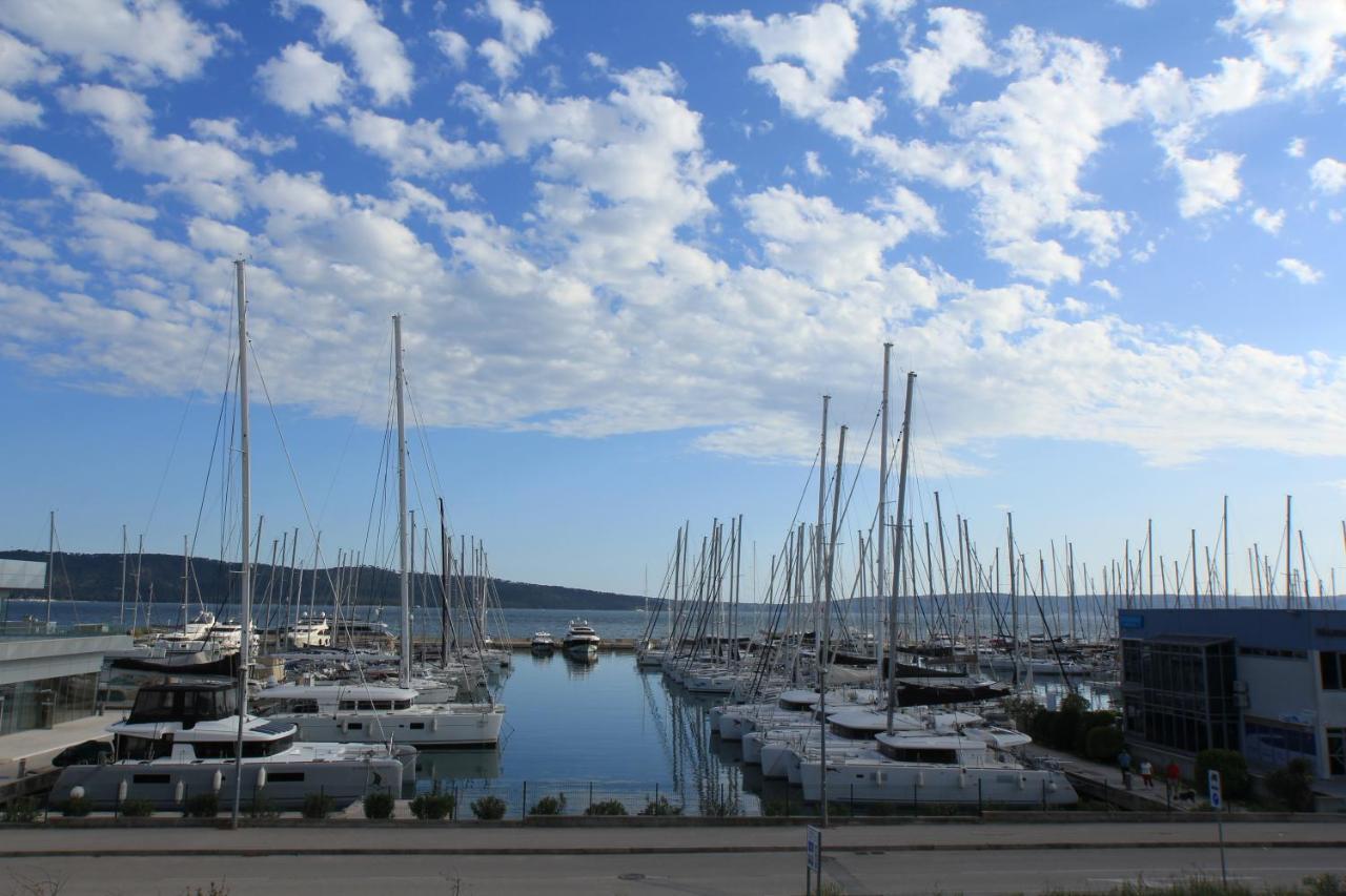 Apartment Gallery Kastela Bagian luar foto