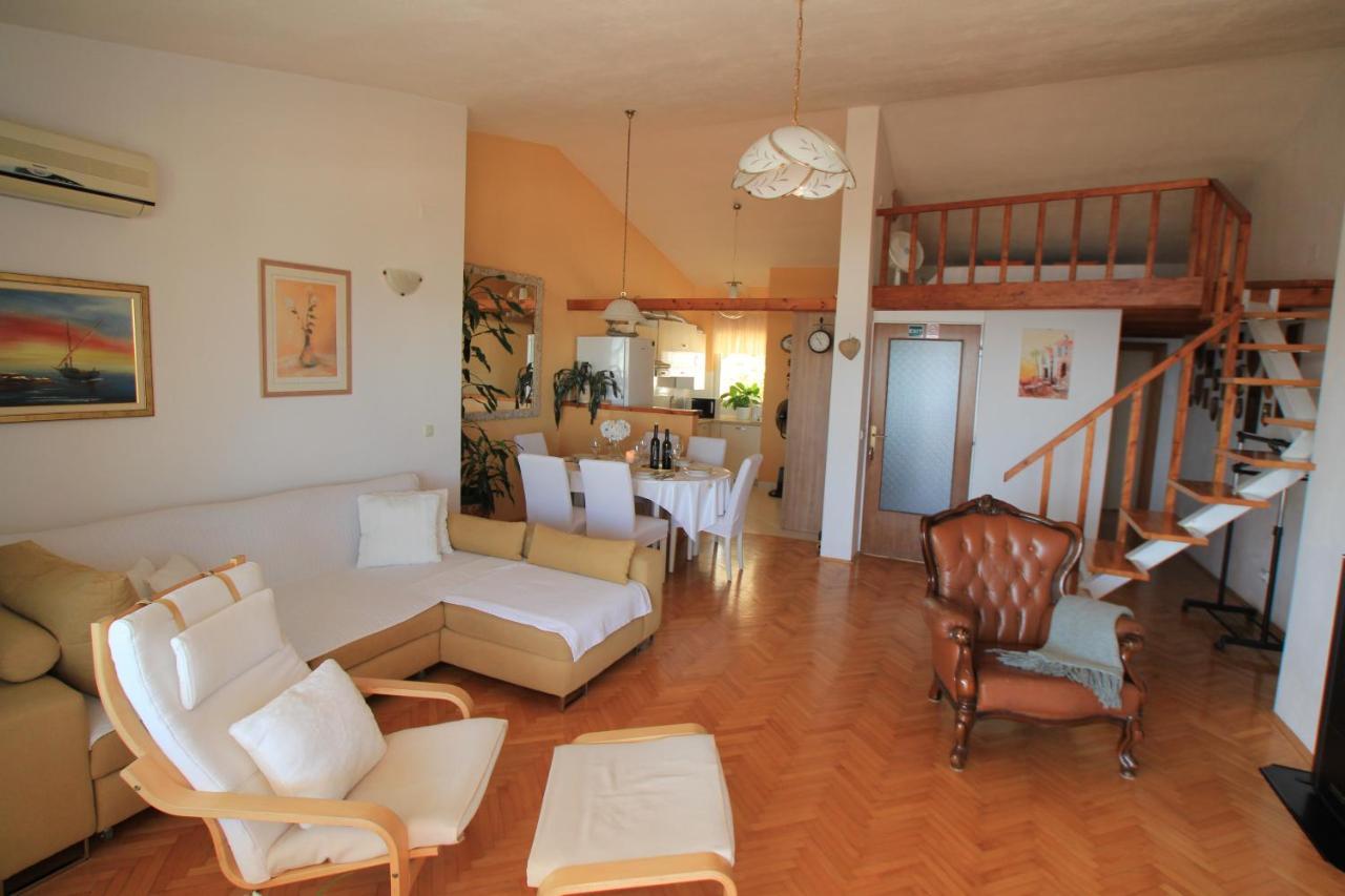 Apartment Gallery Kastela Bagian luar foto