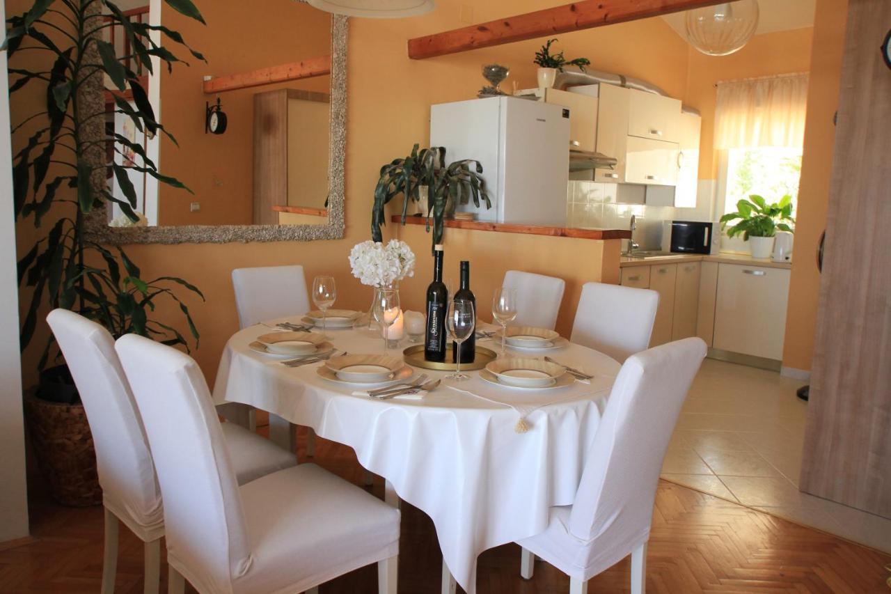 Apartment Gallery Kastela Bagian luar foto
