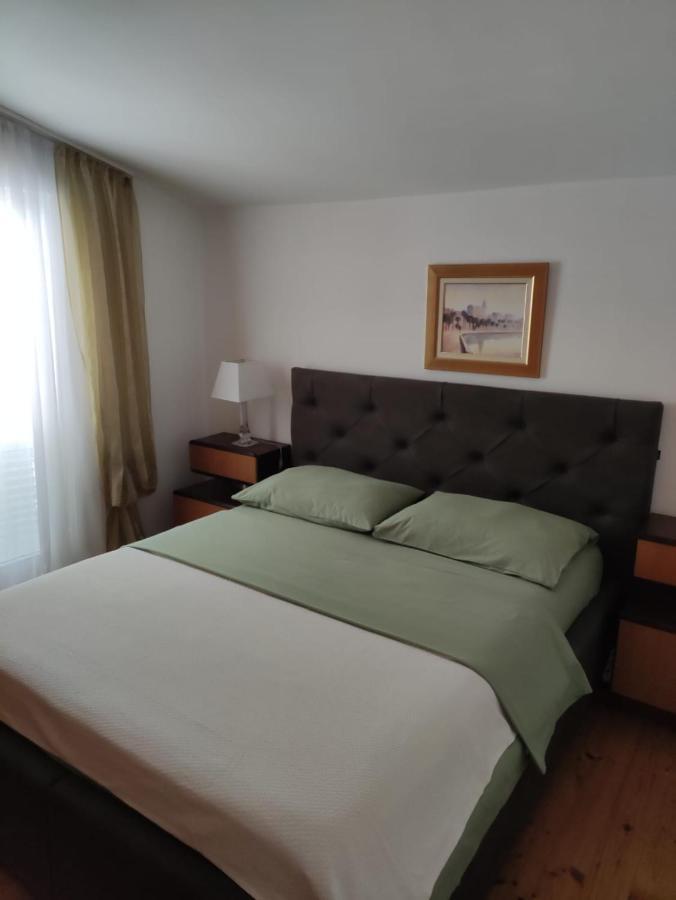Apartment Gallery Kastela Bagian luar foto